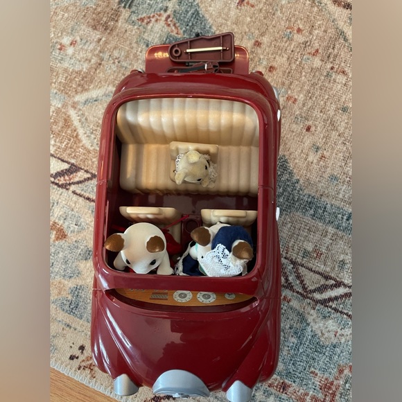 Calico Critters Cherry Cruiser with Dressy Cottontail Rabbits and Violin - Picture 4 of 7